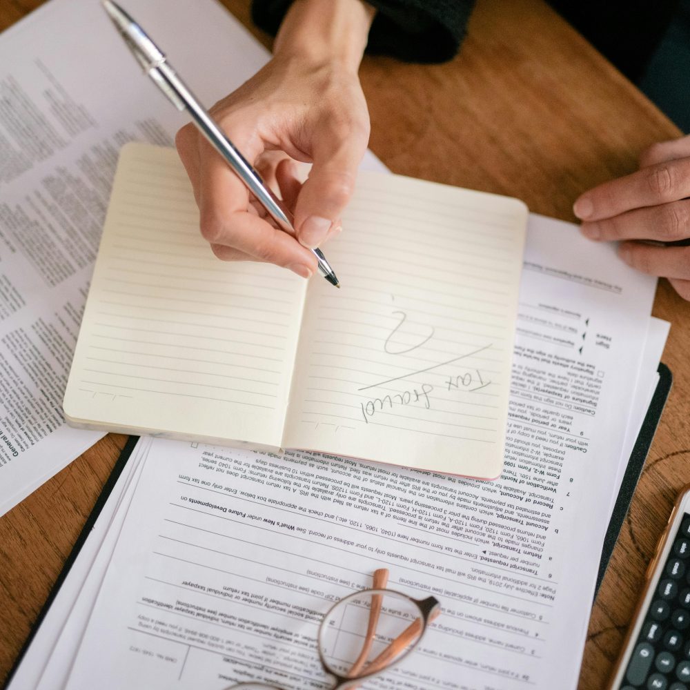 pexels-leeloothefirst-7247405